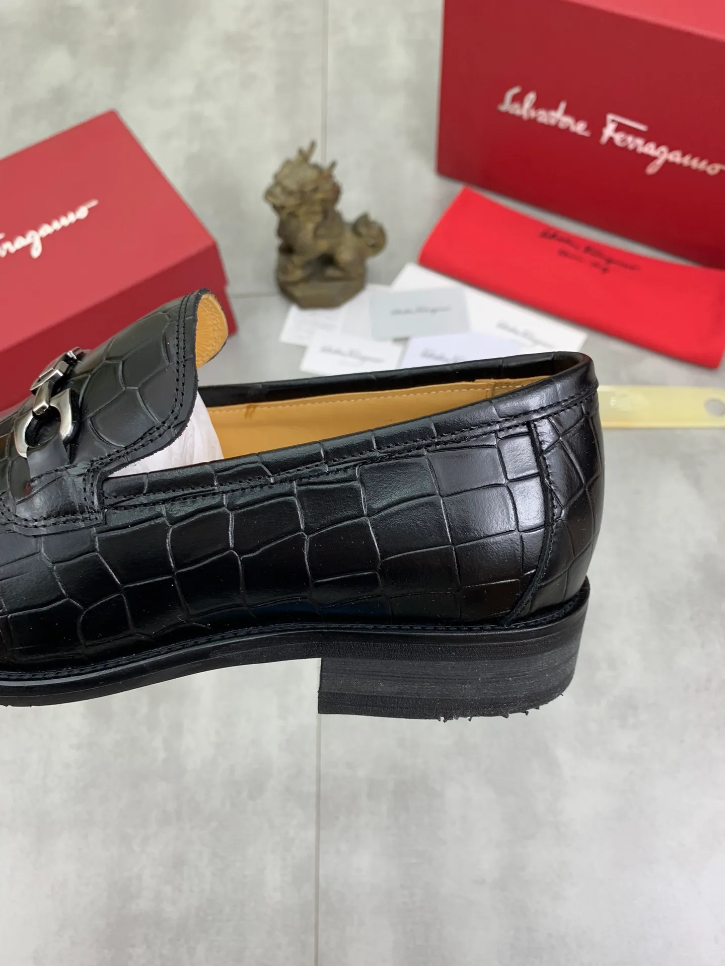 Men's Men's Shoes 💰P460💰[New Style] Water-dyed Niuli 🆘[Salvatore Ferragamo] Ferragamo's latest casual business leather shoes for men! Available at counters simultaneously! The fabric is made of specially imported original pebbled calfskin, and the lining is made of imported water-dyed cowhide. It is absolutely luxurious and leads the fashion trend. Matching code: 38-45 (46 can be customized) multiple colors available